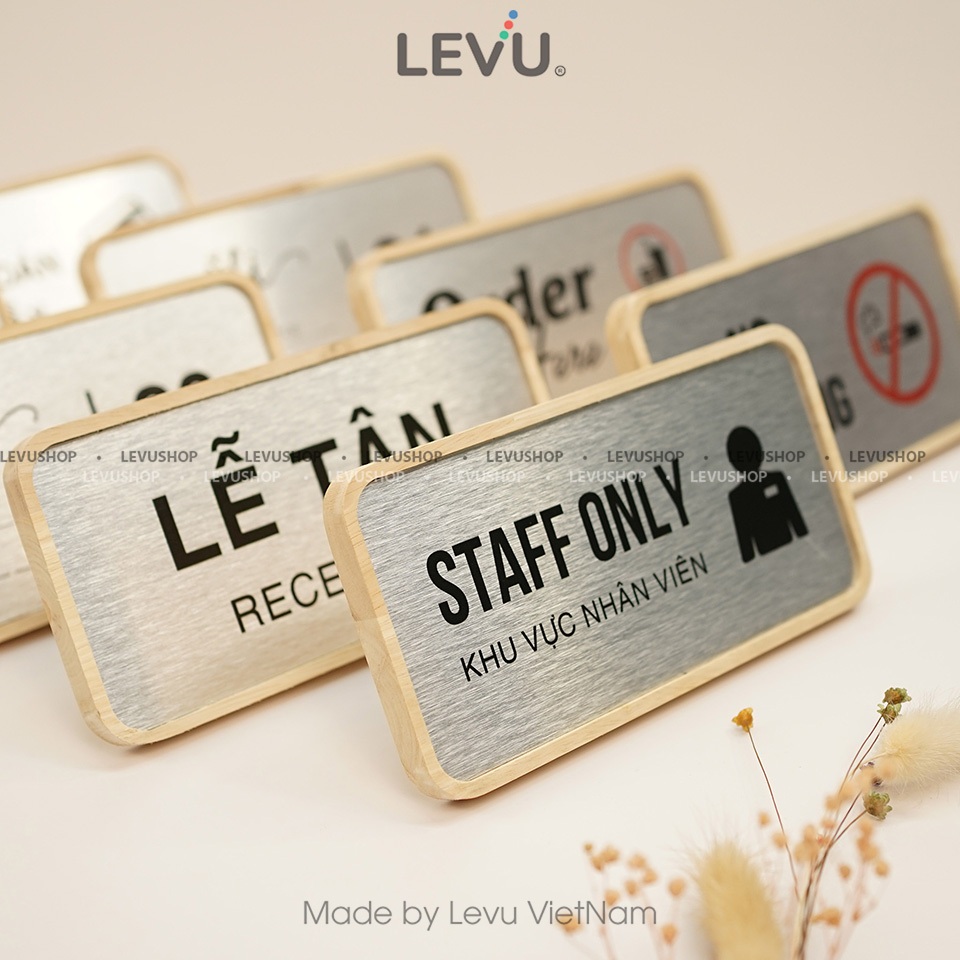 Bảng gỗ staff only để bàn khu vực dành riêng cho nhân viên chính hãng LEVU