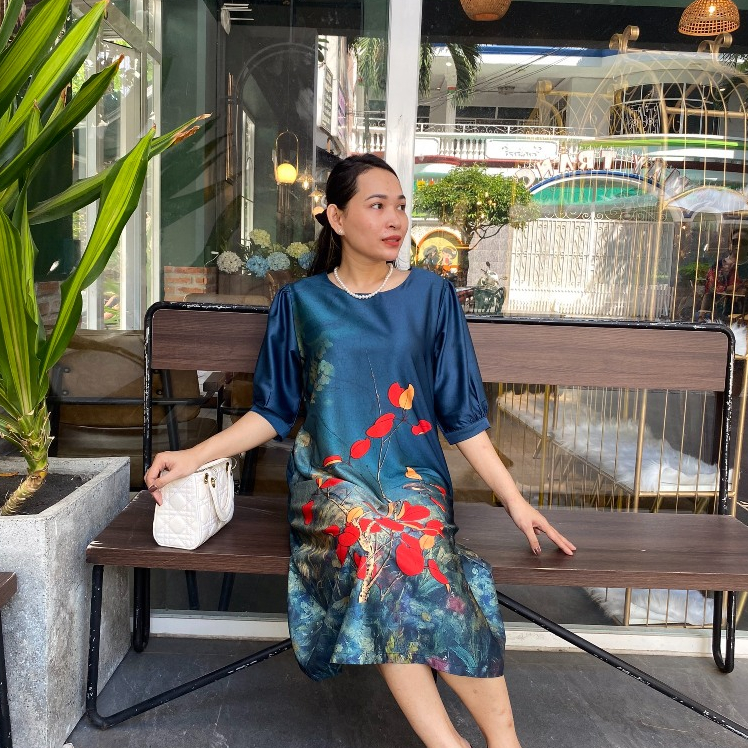 Ảnh Đầm Thiết Kế MAI THY, Mẫu Váy Đi Tiệc Sang Trọng Cho Mẹ Cổ Tròn Ngắn Tay Bigsize Chất Lụa Latinh In 3D Lịch Sự Trang Nhã 1
