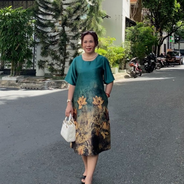 Ảnh Đầm Trung Niên MAI THY, BST Váy Suông Đi Tiệc Cho Mẹ Ngắn Tay Chất Lụa Cao Cấp | Thời Trang Nữ U50 1