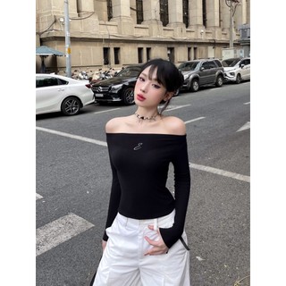Áo kiểu trễ vai tay dài thêu logo MIMI TOP