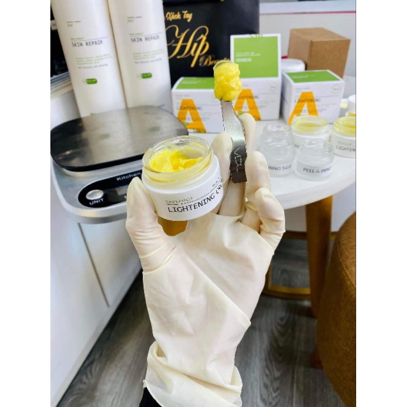 Peel A Lightening Inno giúp da mềm mịn, căng bóng, trắng sáng