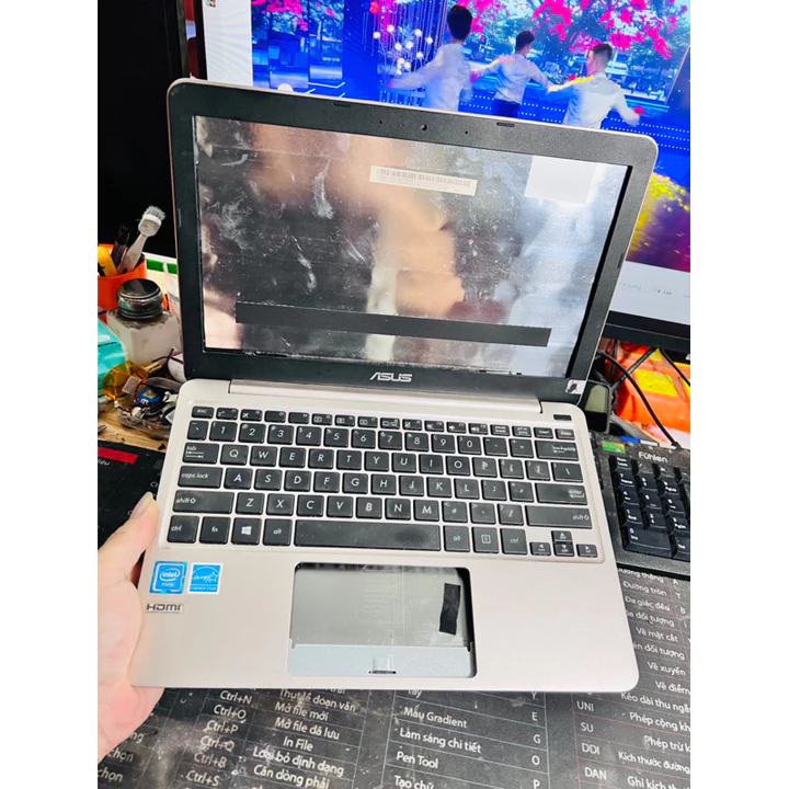 Full Bộ Vỏ Laptop Asus E200H Cũ Còn Khá Đẹp