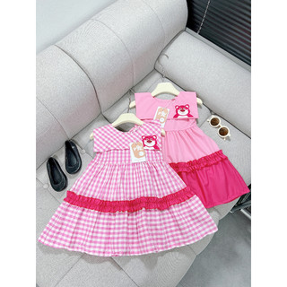 Váy bé gái, đầm bé gái hoạ tiết gấu dâu size 12-32kg vai cách điệu, quần áo trẻ em