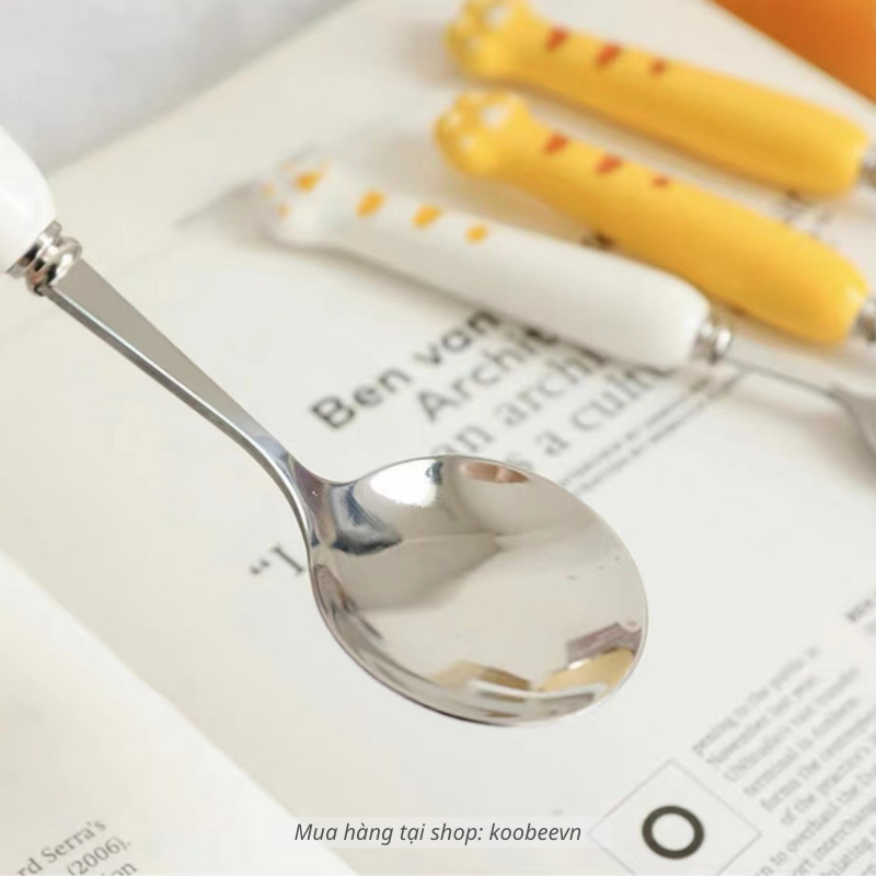 Bộ Thìa Nĩa Inox Cán Sứ Hoạt Hình Cute KOOBEE – Ăn Cá Nhân, Trẻ Em, Dân Văn Phòng & Du Lịch | 112