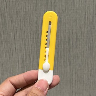 Dao rọc giấy mini nhỏ, dao rọc giấy vỏ nhựa, lưỡi dao sắc bén, chất liệu cứng cáp, có móc kẹp tiện lợi khui gói hàng