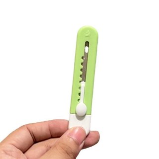 Dao rọc giấy mini nhỏ, dao rọc giấy vỏ nhựa, lưỡi dao sắc bén, chất liệu cứng cáp, có móc kẹp tiện lợi khui gói hàng