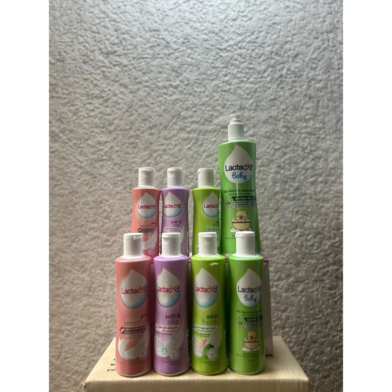 Dung Dịch Vệ Sinh Phụ nữ Lactacyd Soft & Silky Dưỡng Ẩm Tím 250ml/chai