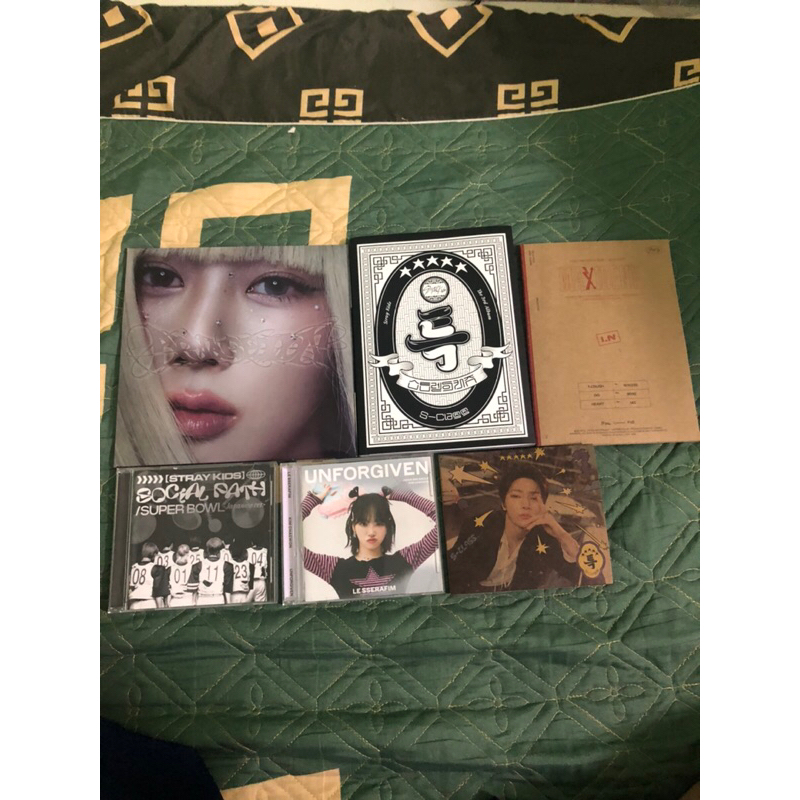 album rỗng và case của các nhóm aespa,straykids,lesserafim(đọc kĩ mô tả ...