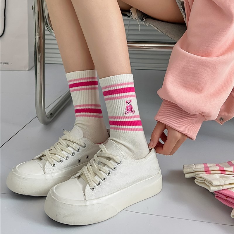 Vớ Tất Chữ B hồng cổ cao Unisex phong cách thể thao, trẻ trung và năng động.