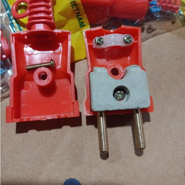 Phích cắm chịu tải lõi sứ công suất 6000w hãng Maxkaro