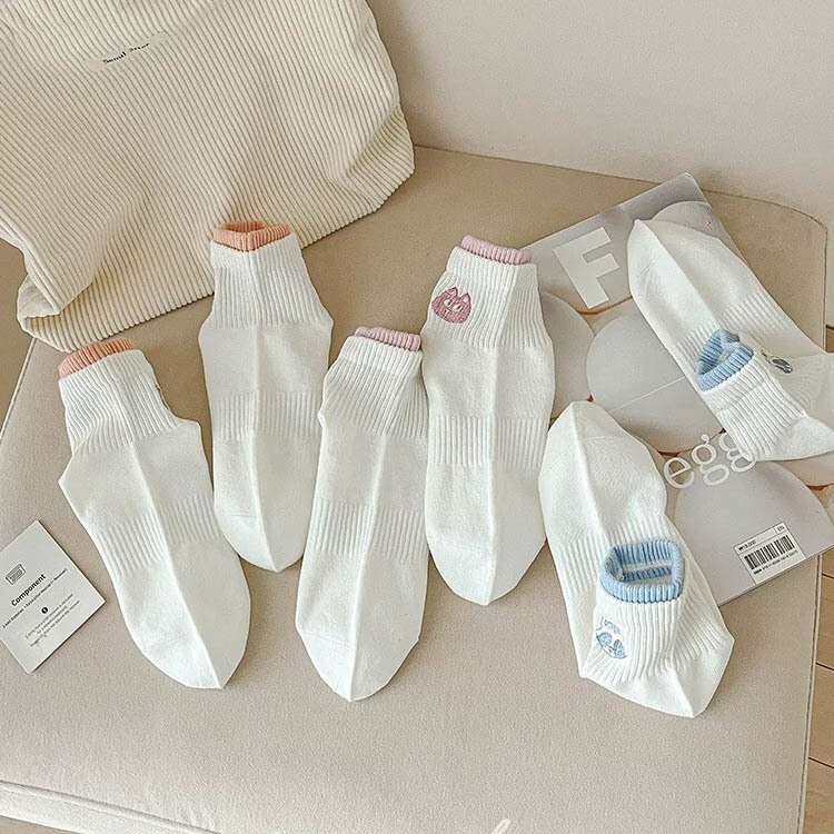 Tắt vớ nữ cổ ngắn họa tiết thêu đáng yêu, chất liệu cotton co giãn 4 chiều - Ekiu Shop