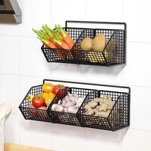 Kệ nghiêng lưới màu đen 3 ngăn treo tường đựng hành tỏi ớt đa năng Rổ lưới nghiêng bằng thép chống gỉ (kèm miếng dán)