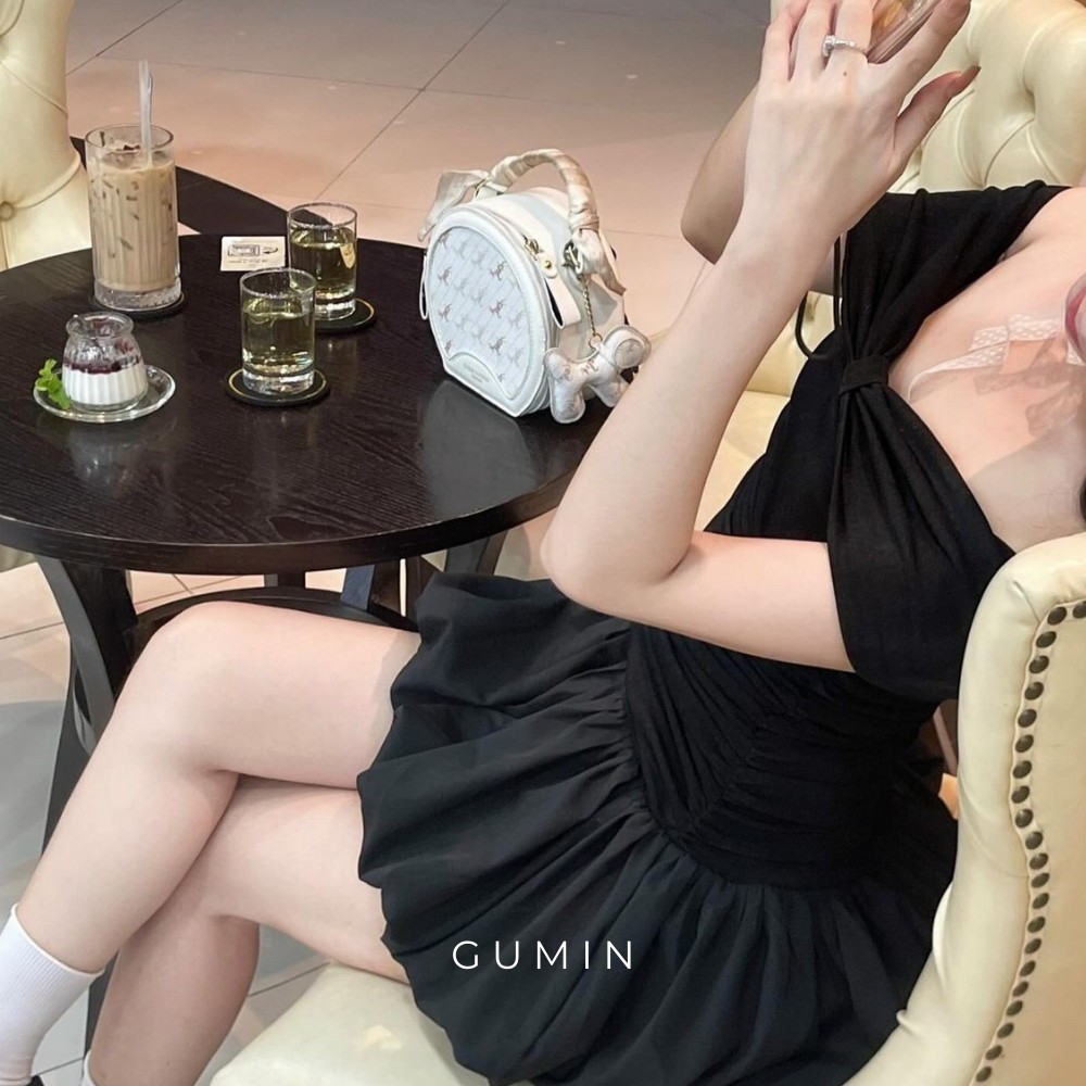 Đầm trễ vai GUMIN thiết kế nơ ngực có dúm eo kèm lót đùi bo chun phồng hai lớp cao cấp