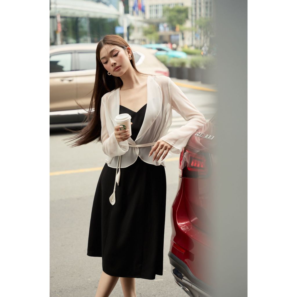 Vella Fashion Đâm hai dây màu đen kèm áo khoác voan dài tay nơ cách điệu VD24035