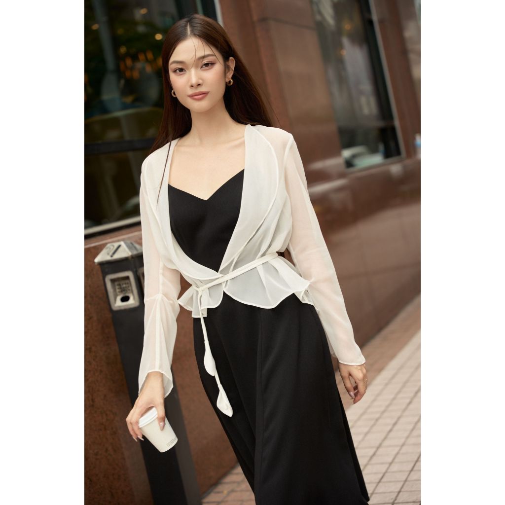 Vella Fashion Đâm hai dây màu đen kèm áo khoác voan dài tay nơ cách điệu VD24035