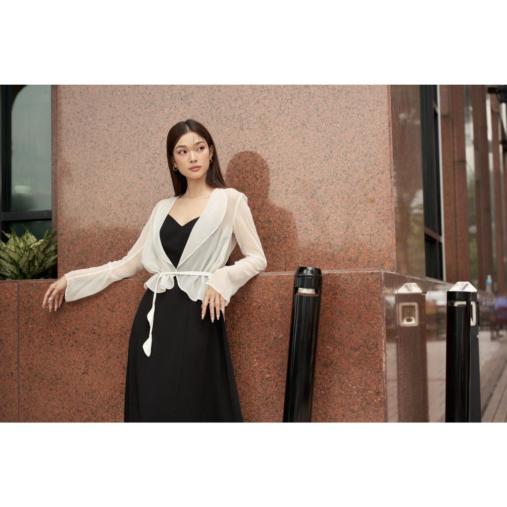 Vella Fashion Đâm hai dây màu đen kèm áo khoác voan dài tay nơ cách điệu VD24035