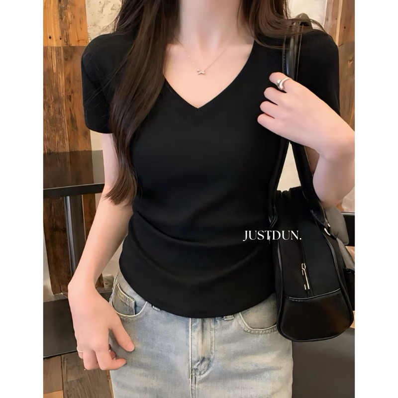 Áo thun cổ tim cotton mềm mịn ôm body Justdun C29