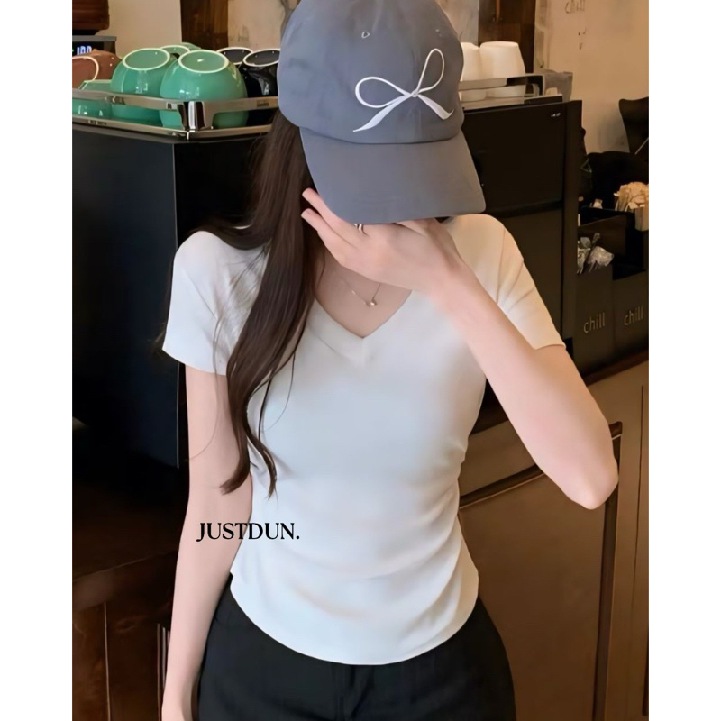 Áo thun cổ tim cotton mềm mịn ôm body Justdun C29