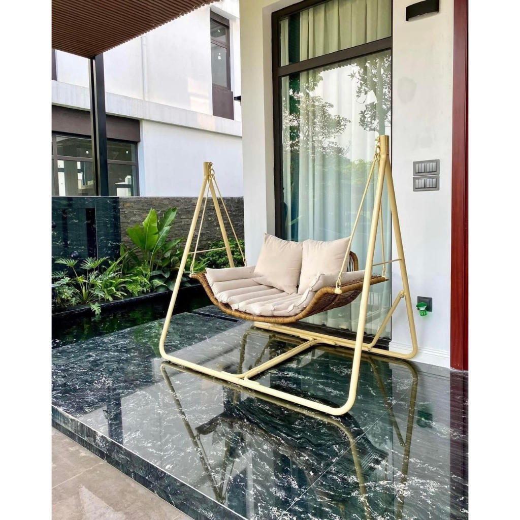 Xích đu cánh én HEALHOMES mây nhựa cao cấp trang trí sân vườn quán cafe sang trọng