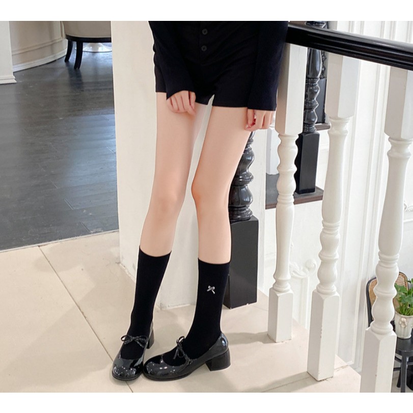 Vớ Tất nữ thêu họa tiết nơ 6 màu cổ cao phong cách trẻ trung, năng động.