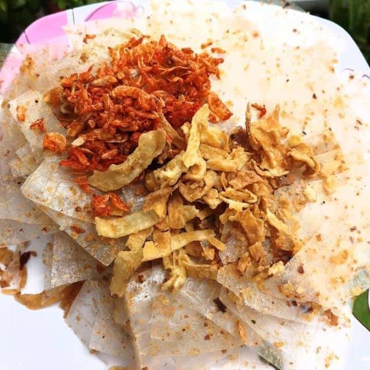 Bánh tráng trộn muối tỏi phi đặc sản Long An