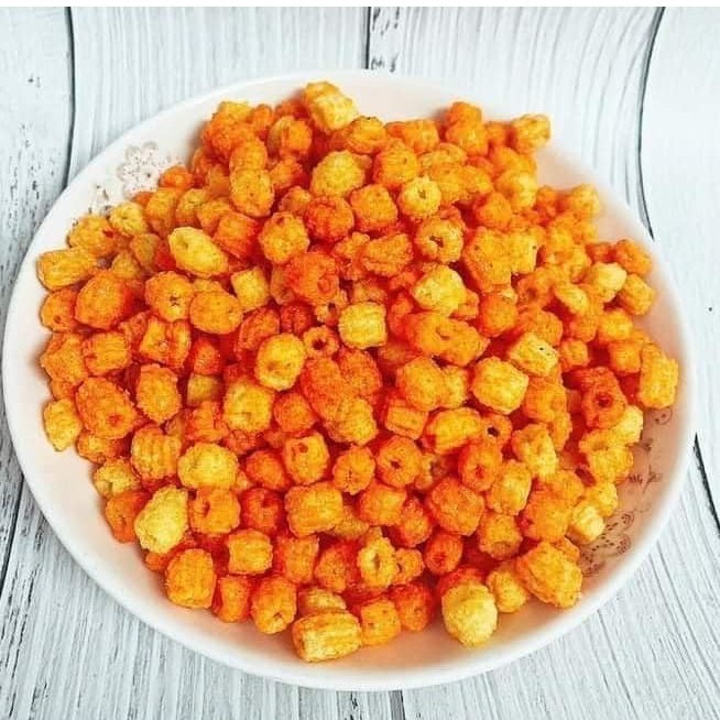Nui chiên bơ giòn giòn cay cay lắc phô mai.