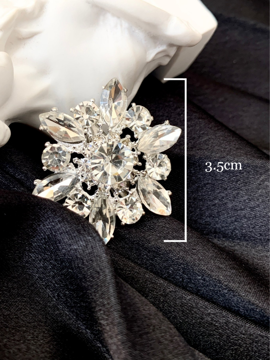 Ảnh Tag Cài Hoa Pha Lê [1 CHIẾC] - LEILA CLOSET 3