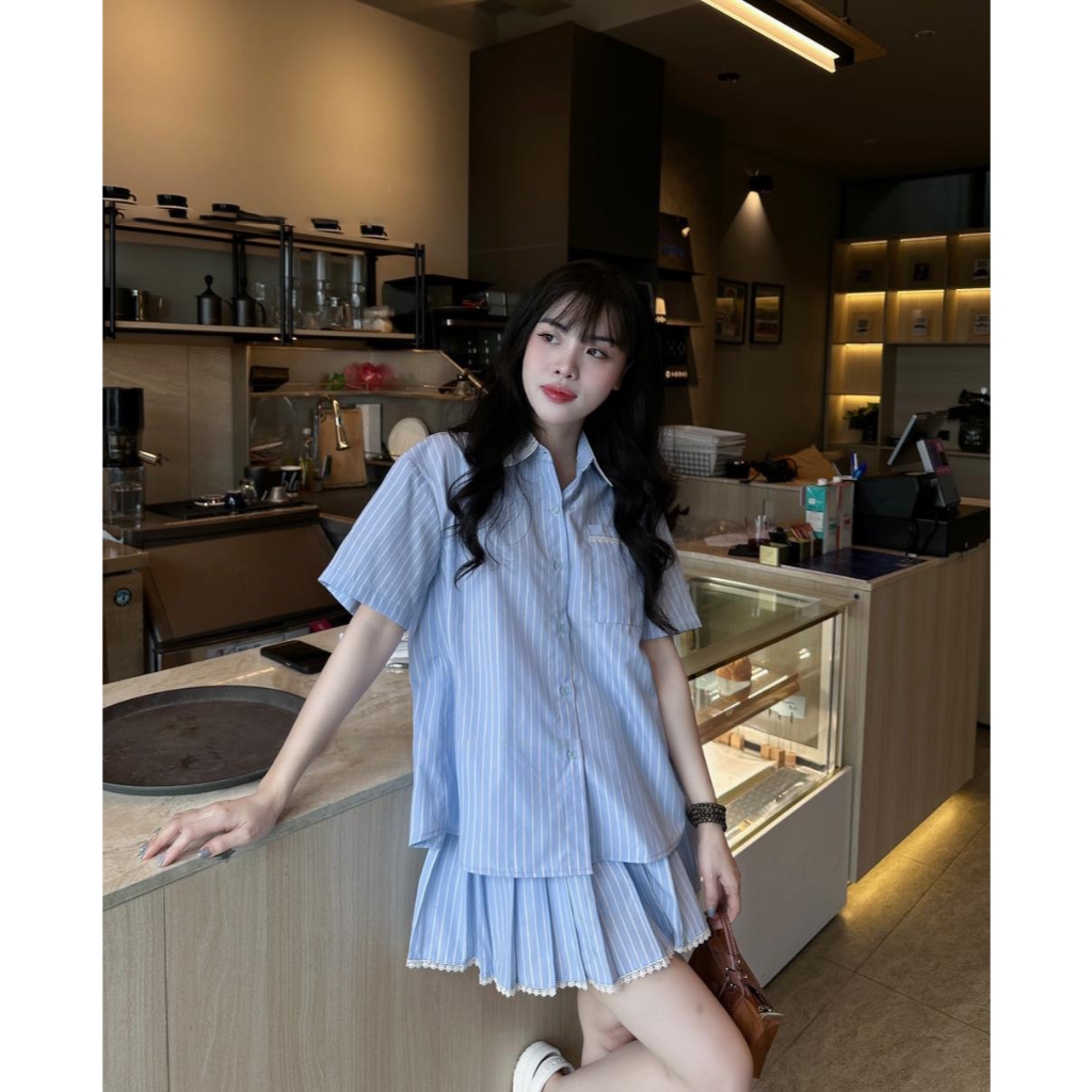Set Áo Sơ Mi Kẻ Xanh Cổ Trắng Kèm Chân Váy Xếp Ly Viền Ren, Bộ Sơ Mi Nữ Ngắn Tay Rộng Học Sinh Cá Tính - CHAMIE STUDIO