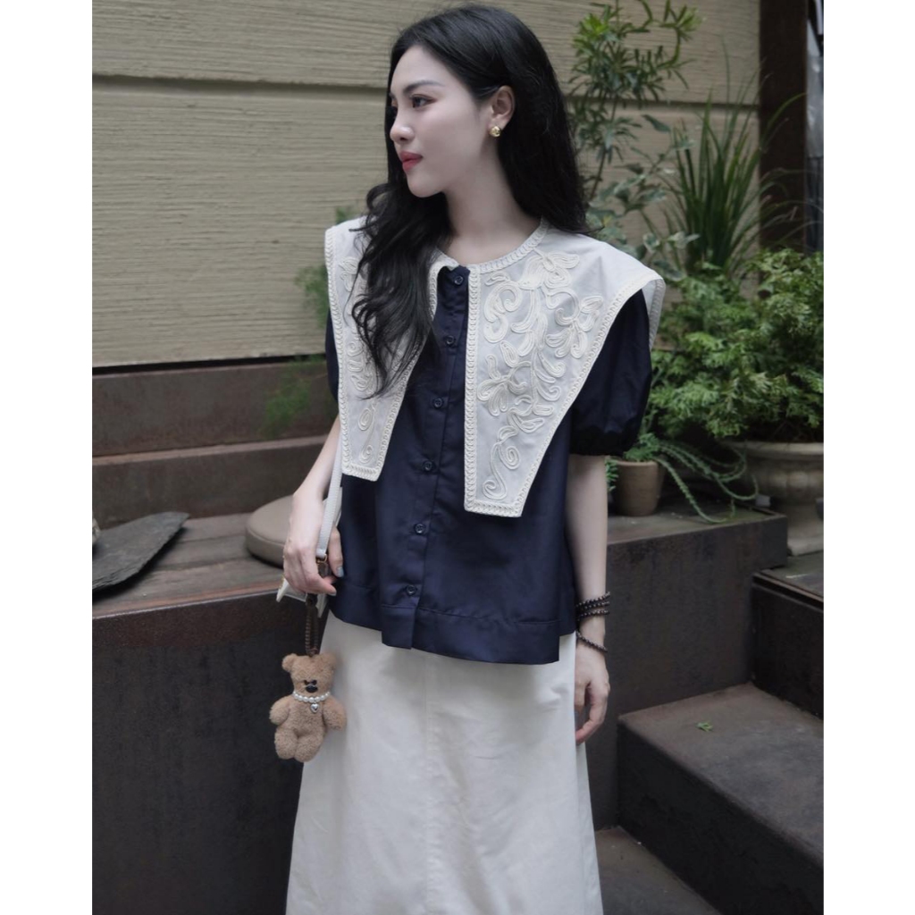 Set Bộ Sơ Mi Nữ Phối Cổ Hải Quân Thêu Hoa Nổi Kèm Chân Váy Dài, Set Đồ Đi Chơi Cafe Phong Cách Vintage - CHAMIE STUDIO