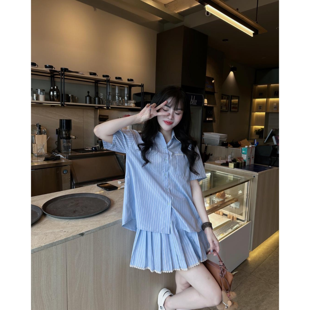 Set Áo Sơ Mi Kẻ Xanh Cổ Trắng Kèm Chân Váy Xếp Ly Viền Ren, Bộ Sơ Mi Nữ Ngắn Tay Rộng Học Sinh Cá Tính - CHAMIE STUDIO