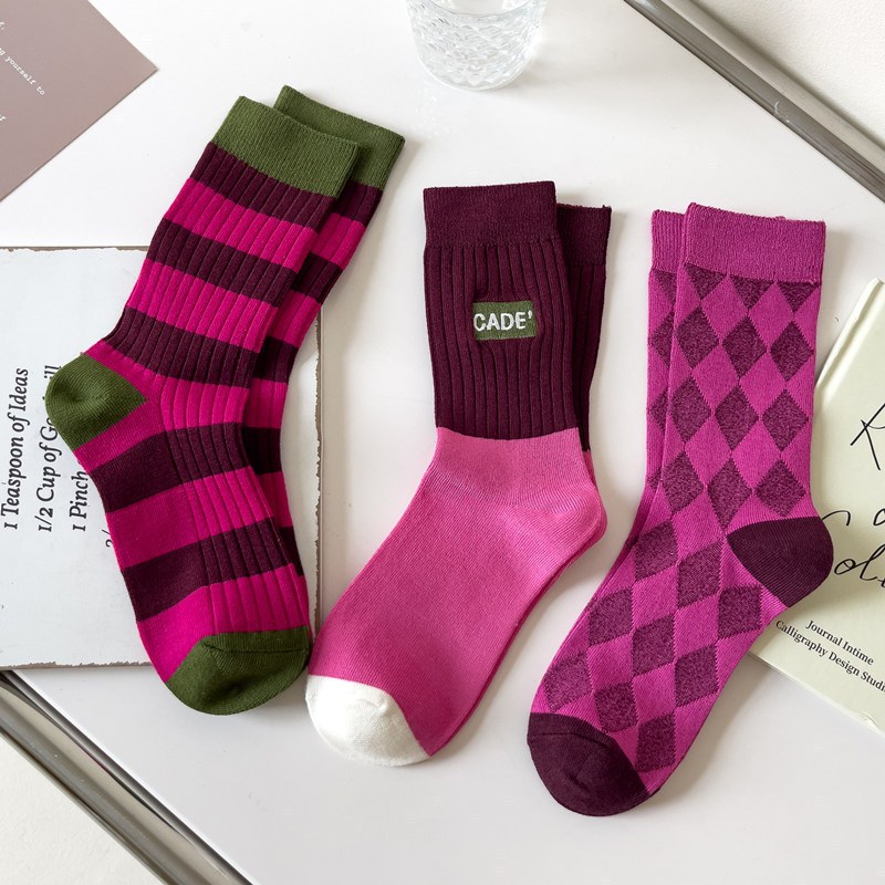 Vớ Tất cổ cao Unisex chữ HOLIDAY, Số 32 phong cách thể thao, năng động.