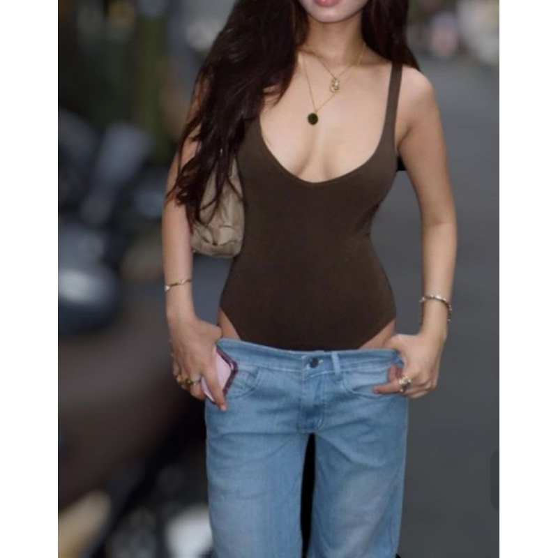 Bodysuit Nâu hai dây khoét ngực sâu, áo kiểu liền thân nữ đi biển đi chơi tôn dáng sexy sang chảnh quyến rũ
