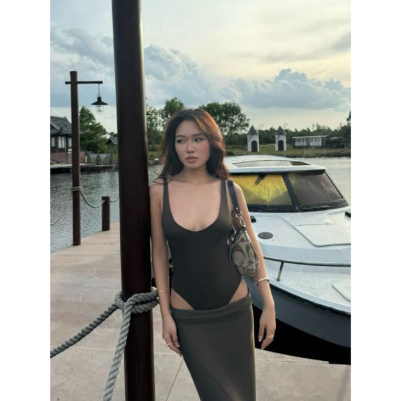 Bodysuit Nâu hai dây khoét ngực sâu, áo kiểu liền thân nữ đi biển đi chơi tôn dáng sexy sang chảnh quyến rũ