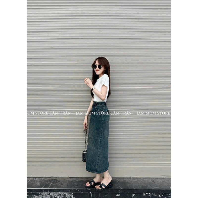 Chân váy jeans nữ bút chì thêu túim mặt cười sau
