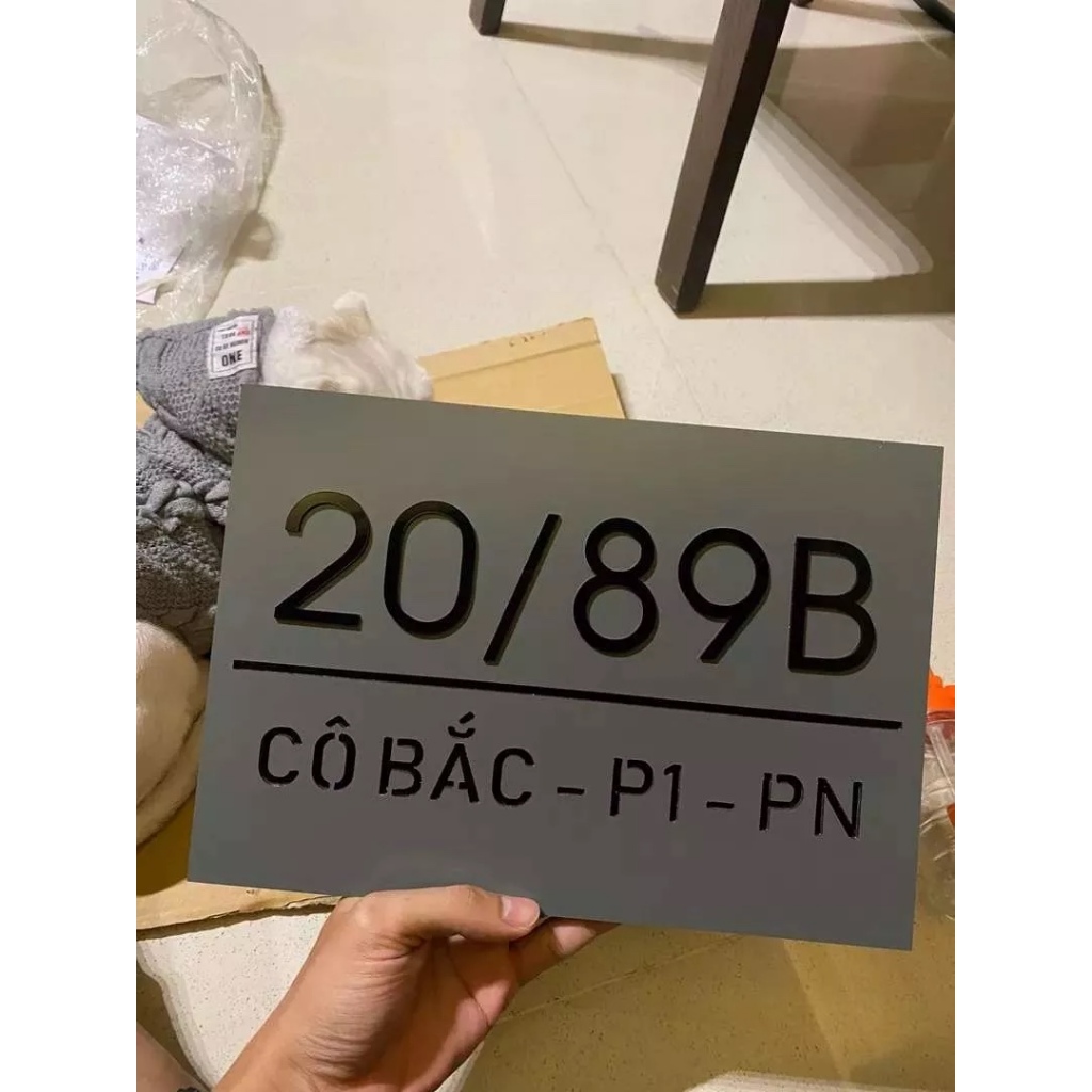 Bảng số nhà Decor thiết kế theo phong cách hiện đại, tôn vinh vẻ đẹp ngôi nhà bạn.
