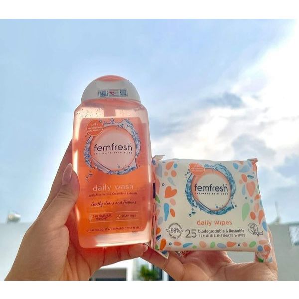 Khăn giấy ướt vệ sinh vùng kín phụ nữ cao cấp Femfresh 10 - 25 tờ/ gói Femfresh Intimate Skin Care 0% Sensitive Wipes