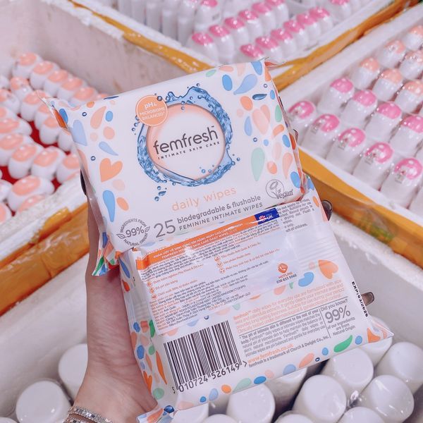 Khăn giấy ướt vệ sinh vùng kín phụ nữ cao cấp Femfresh 10 - 25 tờ/ gói Femfresh Intimate Skin Care 0% Sensitive Wipes