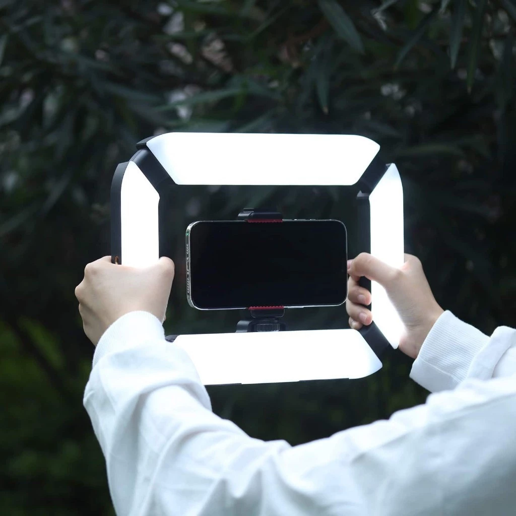 Livestream với ánh sáng hoàn hảo, thu hút mọi ánh nhìn. Chụp ảnh selfie rạng rỡ, lung linh bất chấp mọi điều kiện ánh sáng. Quay phim chuyên nghiệp, sắc nét như ý. Trang điểm dễ dàng, tạo lớp nền hoàn hảo.
