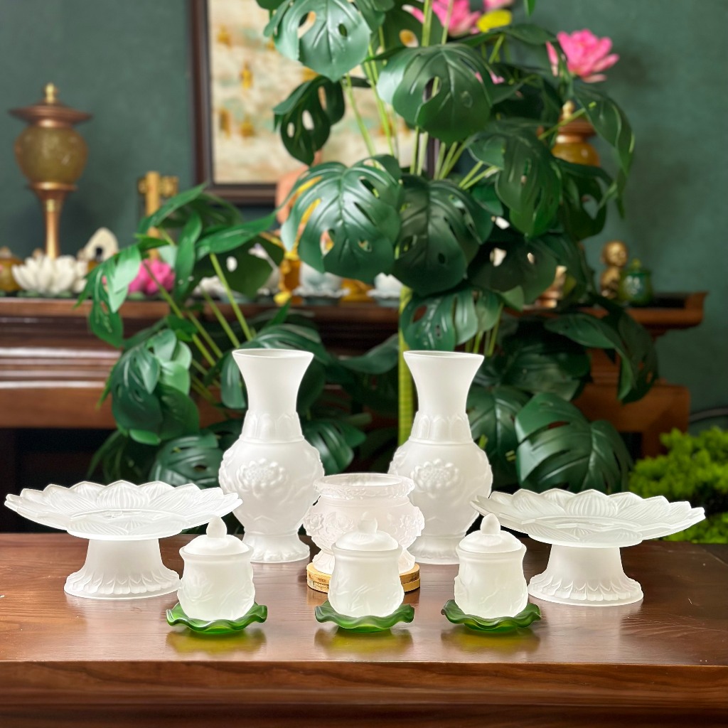 Ảnh Bộ Thờ Cúng Bình Hoa , Lư Nhang , Đĩa, Chung , Án, Màu Trắng Lưu Ly - Tuệ Nga 1