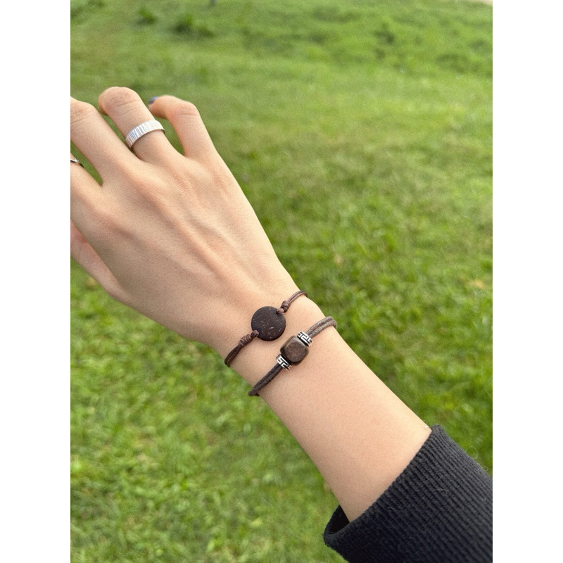 Vòng tay Hita - vòng nút gỗ dẹp handmade