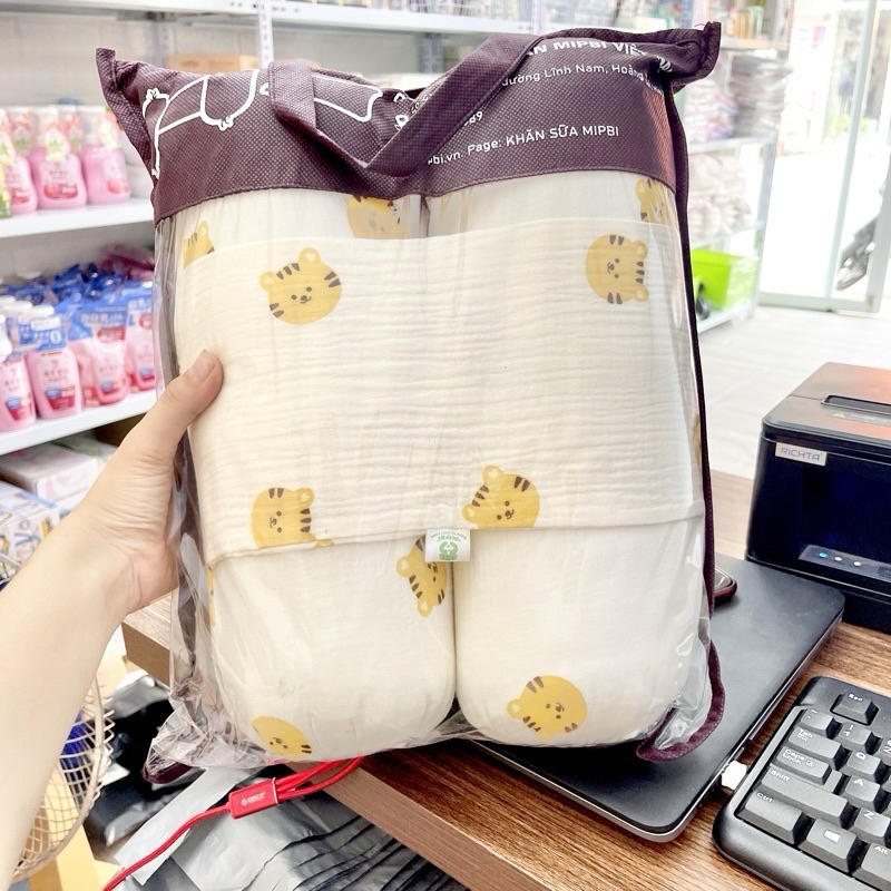 Bộ gối chặn cho bé chất liệu vải sợi tre Muslin cho bé sơ sinh chống giật mình cho bé yêu.