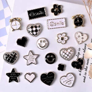 CHARM KIM LOẠI TRẮNG ĐEN ĐỦ KIỂU