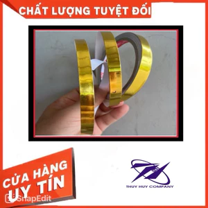 1 CUỘN BĂNG DÍNH VÀNG BÓNG 1CM - VPP QUỐC HUY.