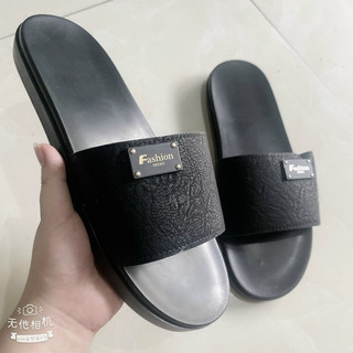 Dép nam quai ngang chất Liệu da xít chống thấm nước , bề mặt nhám , đế cao su 2 lớp dập chữ FASHION