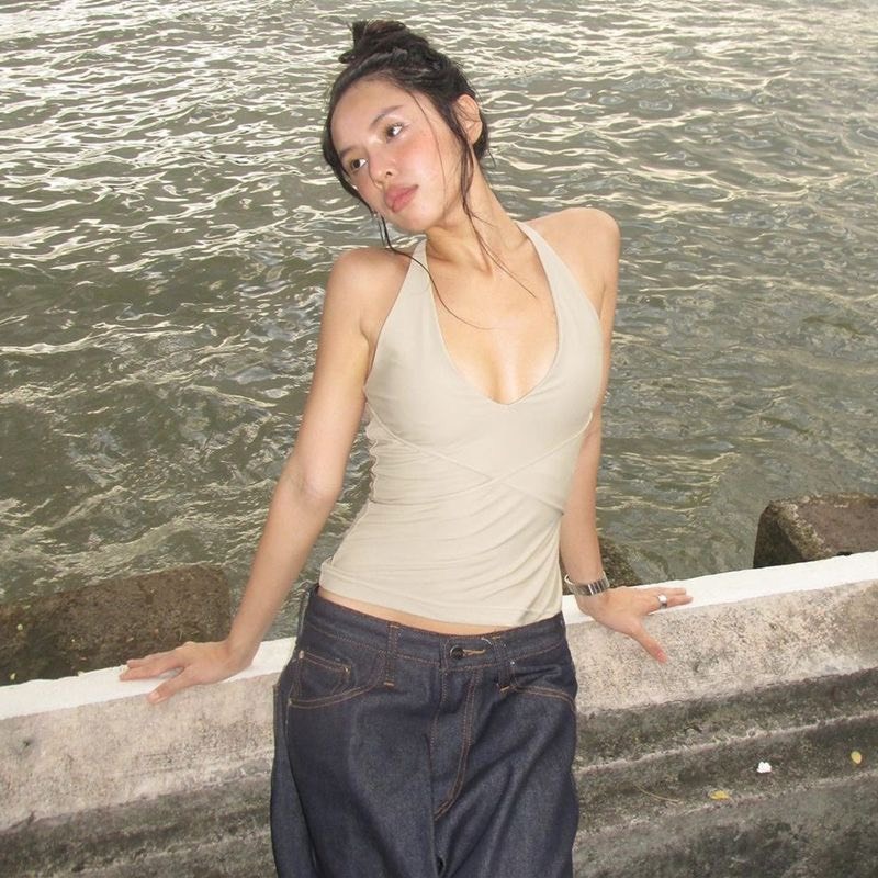 (SẴN)Áo yếm màu xanh be trơn cổ V cách điệu dây đan chéo phía trước phong cách cá tính sexy ASN006 - Tiktik