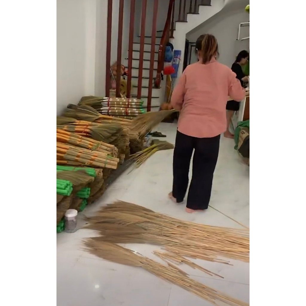 Chổi Chít Cán Nhựa Lưỡi Chít Dày Dặn , Sản Xuất Tỉ Mỉ Từng Cái Sử Dụng Cực Bền Cán Nhựa Cầm Quét Cực Thích