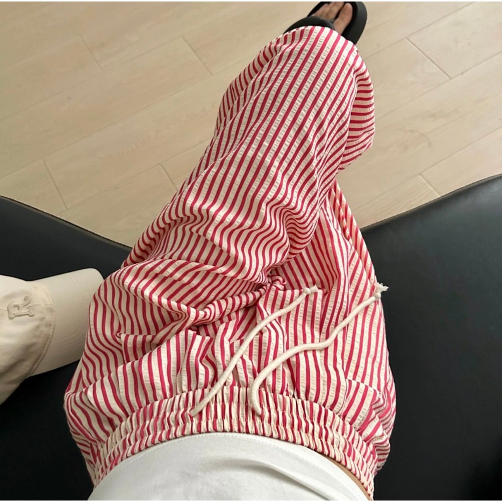 Quần ống rộng kẻ sọc .Dễ mix đồ. đi học đi chơi đều thoải mái. Sẵn đủ màu. hottrend 2024 (M3)