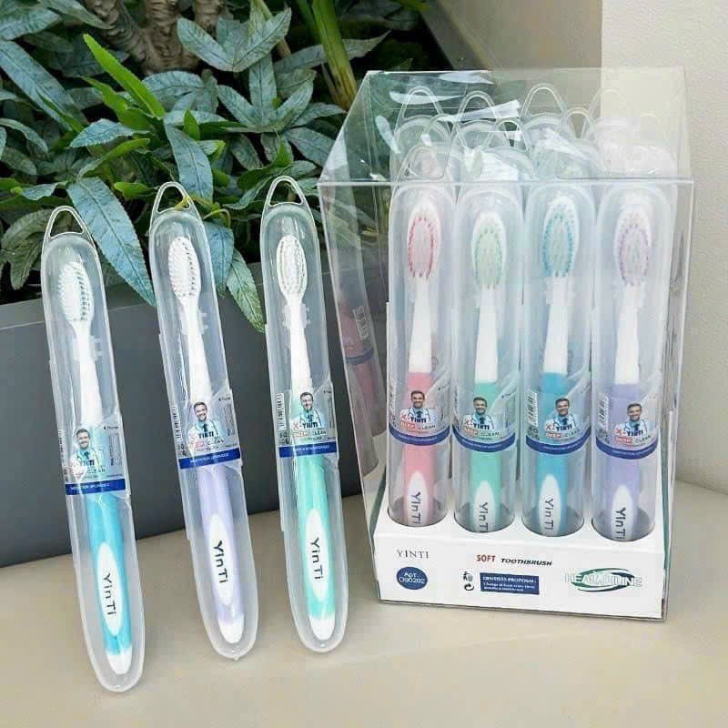 Bàn chải đánh răng có hộp đựng