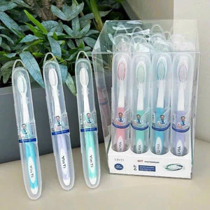 Bàn chải đánh răng có hộp đựng
