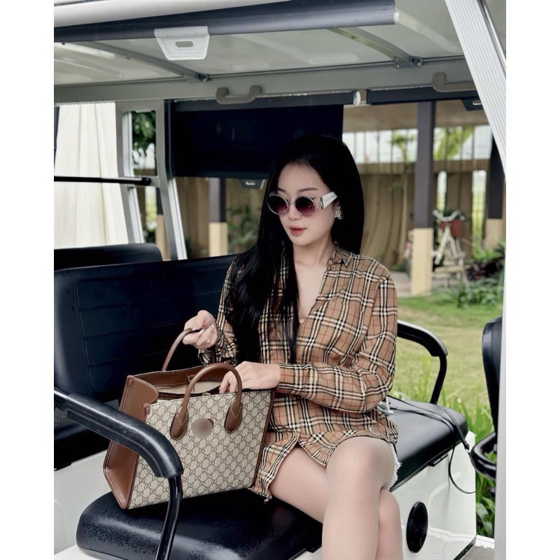 Túi công sở G..C quai cầm đứng fom có khoá,da mền đựng vừa A4 đi làm đi chơi được